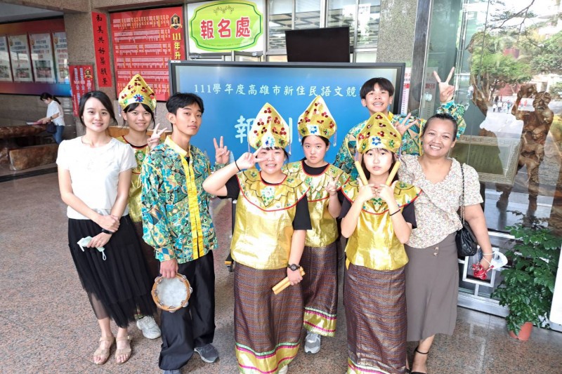 參賽學生穿著東南亞國家傳統服飾  圖／高雄市教育局提供